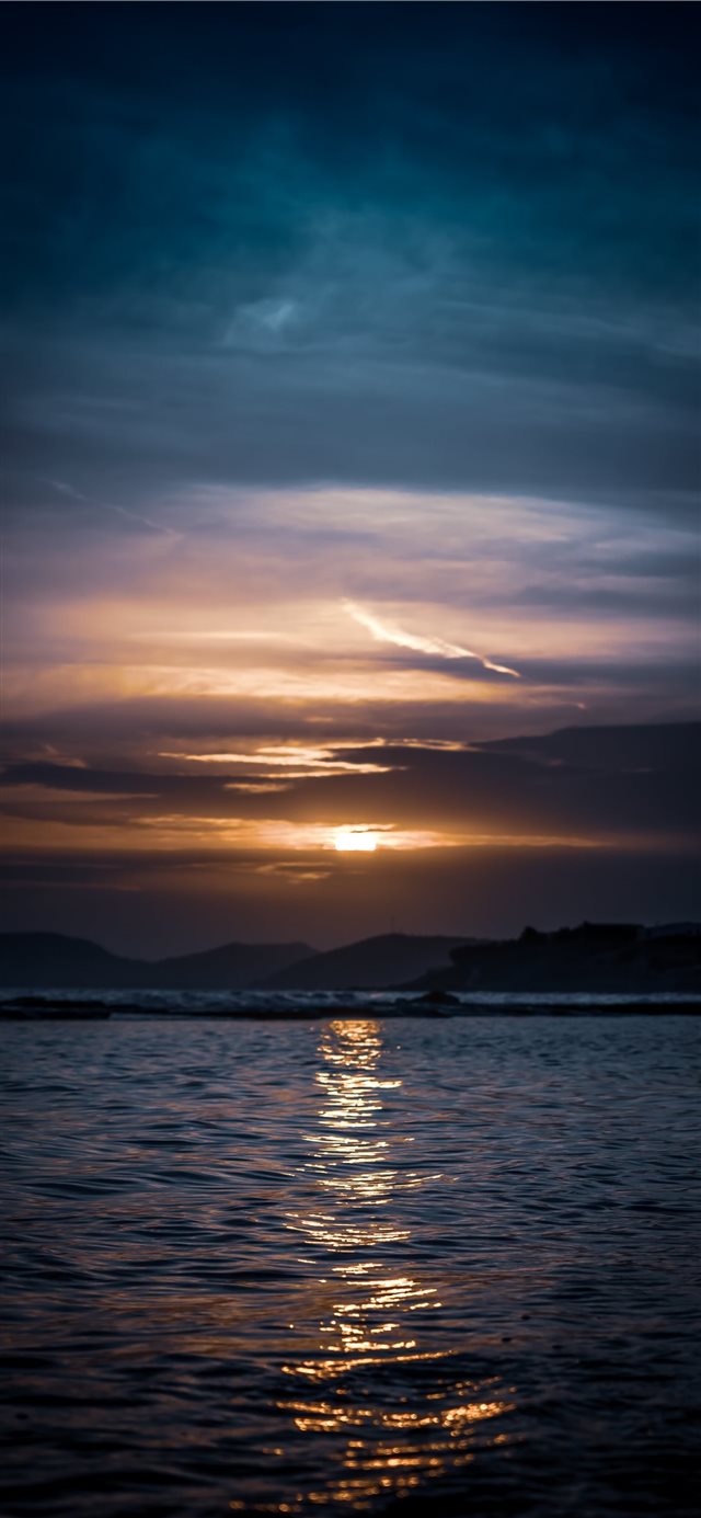 1125x2436 Sunset love - clouds iPhone X Wallpaper