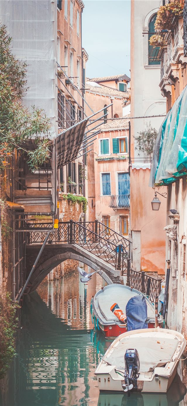 1125x2436 Venezia (Venice)  Italy - vessel iPhone X Wallpaper