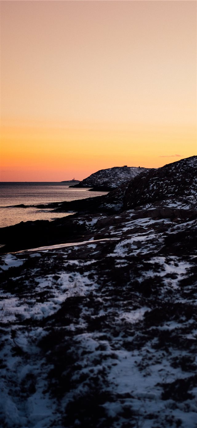 1125x2436 A view of the Duncan's Cove coastline line trail a... - winter iPhone X Wallpaper
