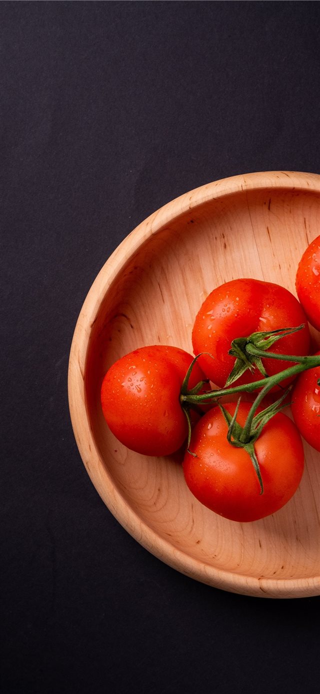 1125x2436 Tomatoes !!! - plate iPhone X Wallpaper