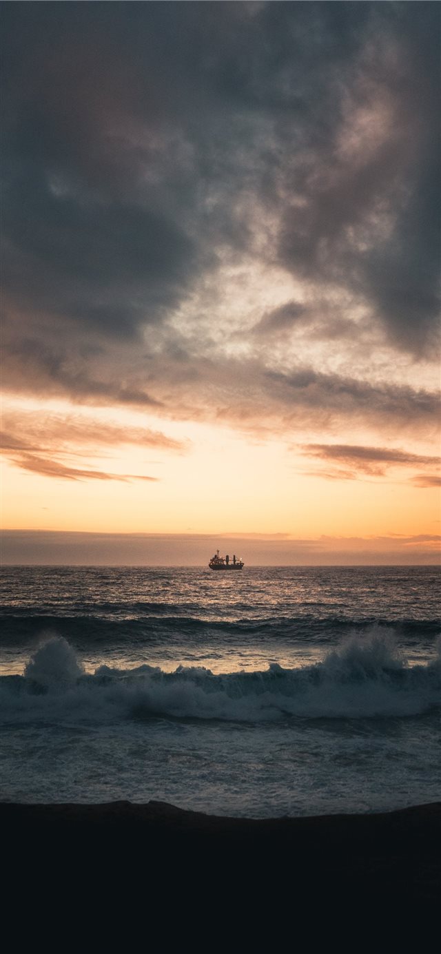 1125x2436 Era un día frio en Viña del Mar  pero el estrés... - vehicle iPhone X Wallpaper