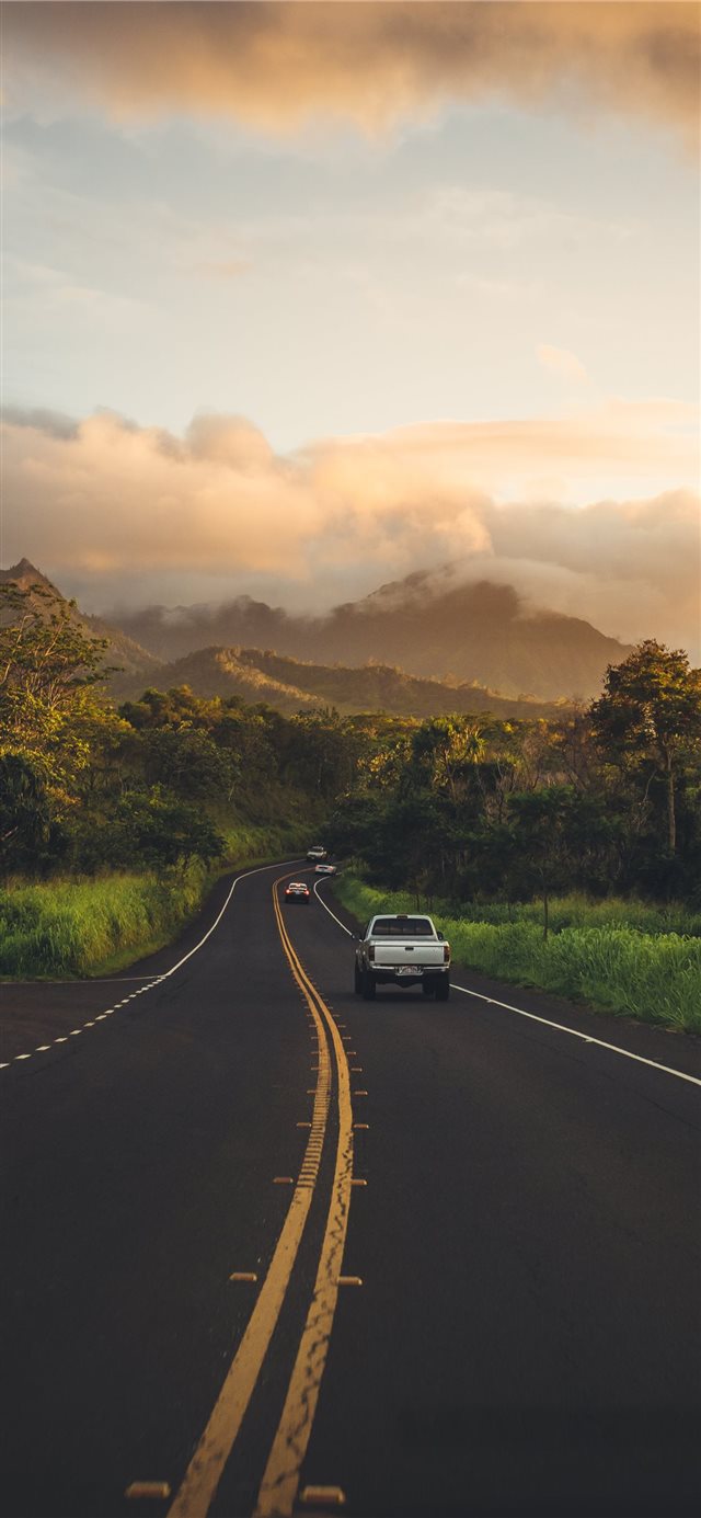 1125x2436 Kauai - automobile iPhone X Wallpaper
