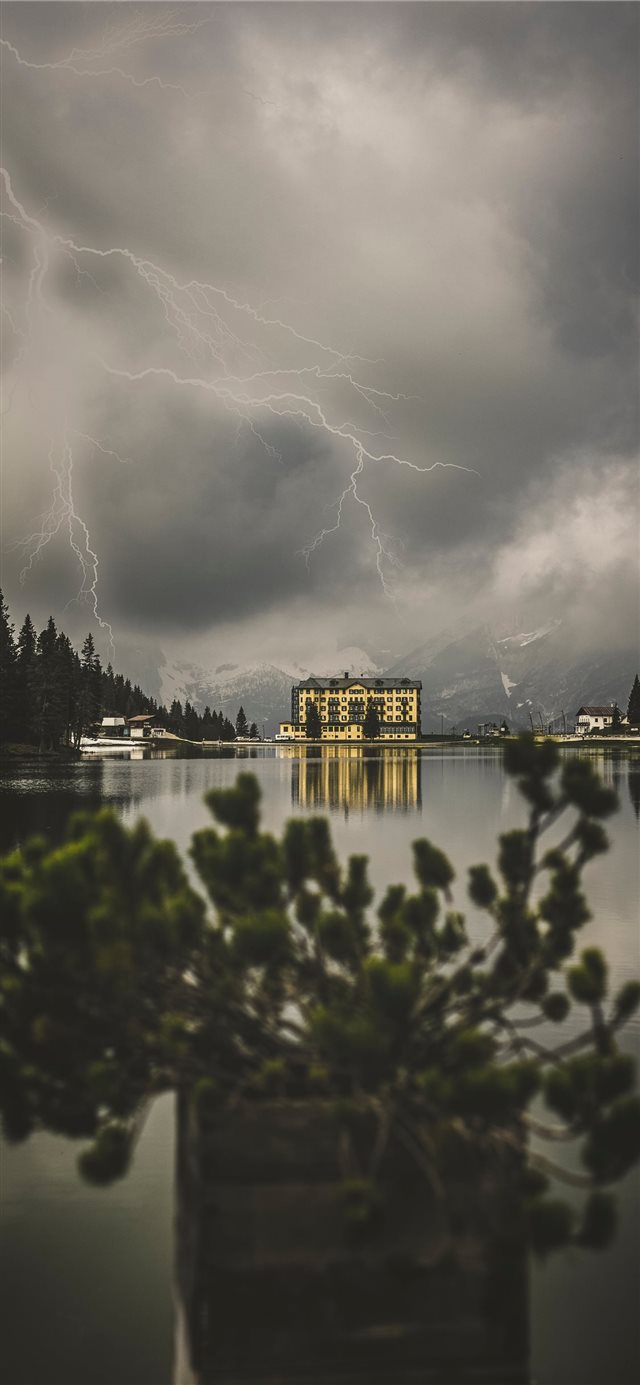 1125x2436 Lake Misurina! - lightning iPhone X Wallpaper
