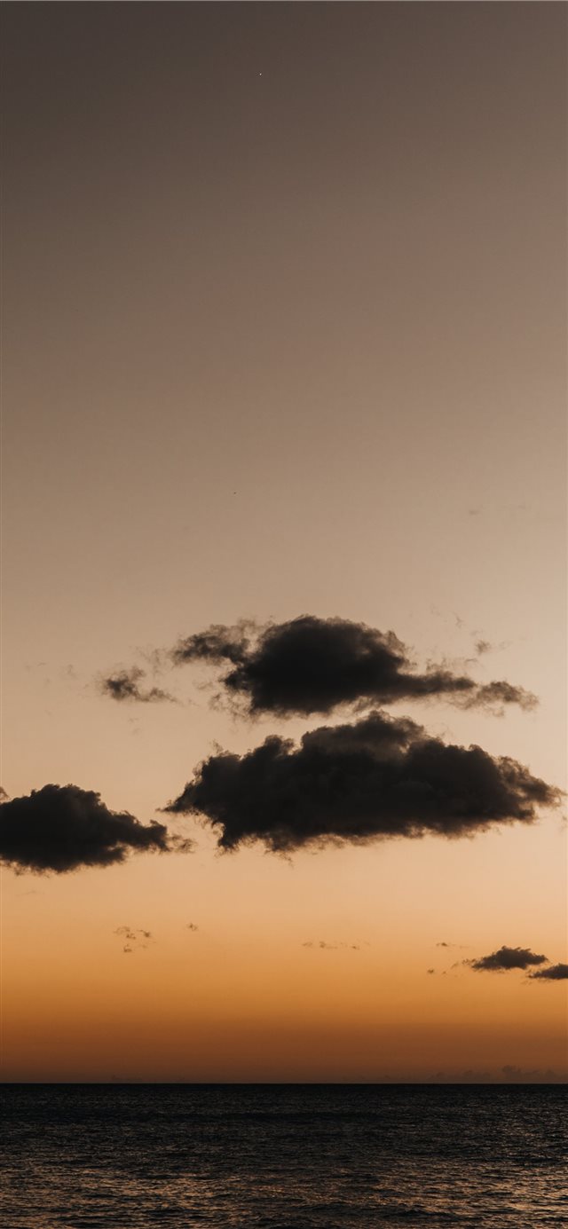 1125x2436 A wonderful shot from Oahu   Hawaii at sunset  - clouds iPhone X Wallpaper