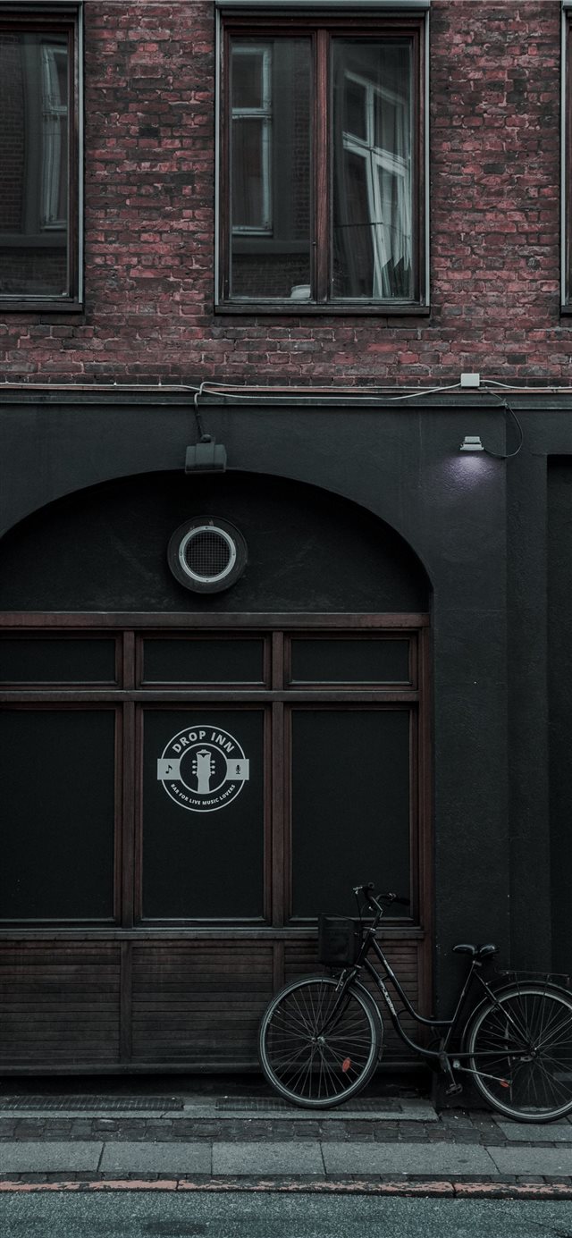 1125x2436 copenhaguen  dinamarca - vehicle iPhone X Wallpaper