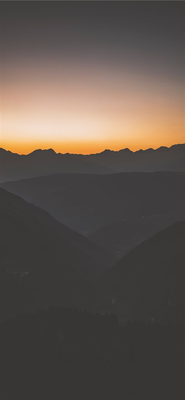 1125x2436 A gradient of the Zillertal Alps! - scenery iPhone X Wallpaper