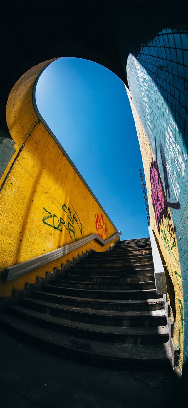 1125x2436 Subway in Prague - yellow iPhone X Wallpaper