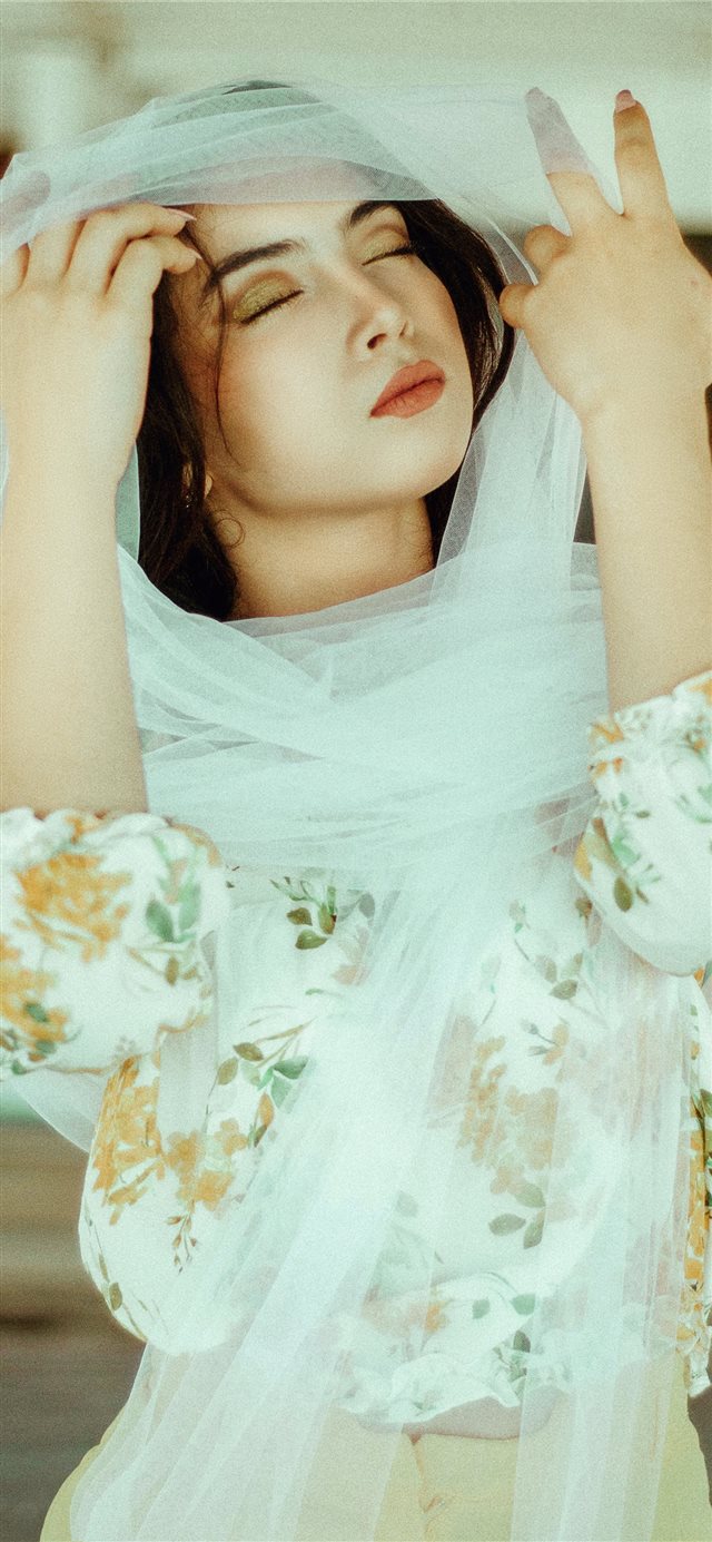 1125x2436 Beautiful fine art portrait of a gorgeous model we... - tunisia iPhone X Wallpaper