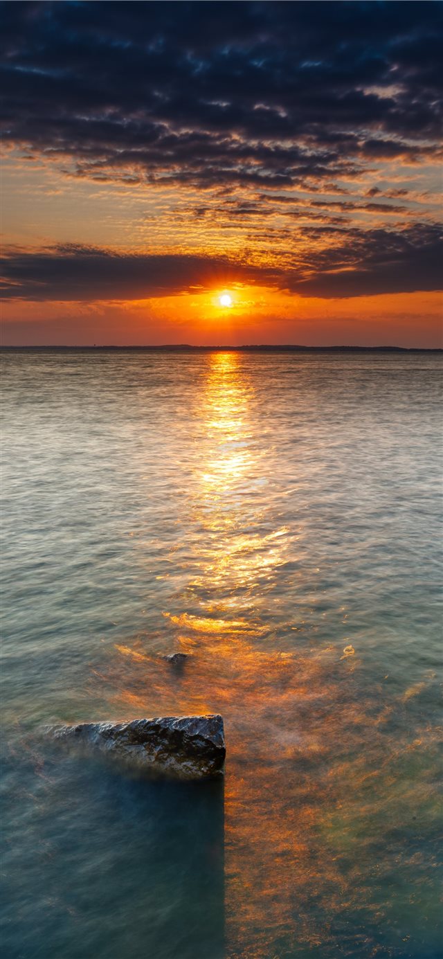 1125x2436 At Least the Sun Calls - flare iPhone X Wallpaper