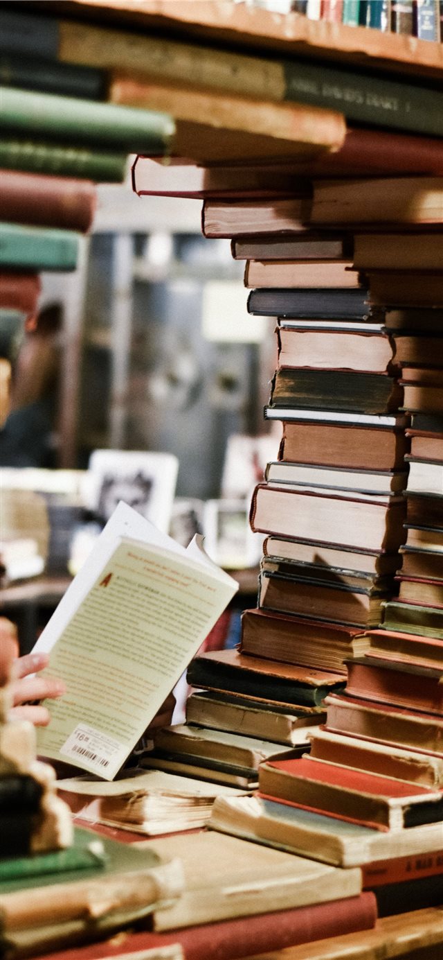 1125x2436 Bookworm  - los angeles iPhone X Wallpaper