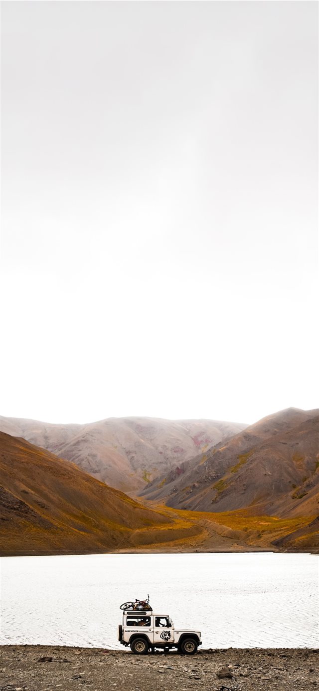 1125x2436 Like dream in the lake - truck iPhone X Wallpaper