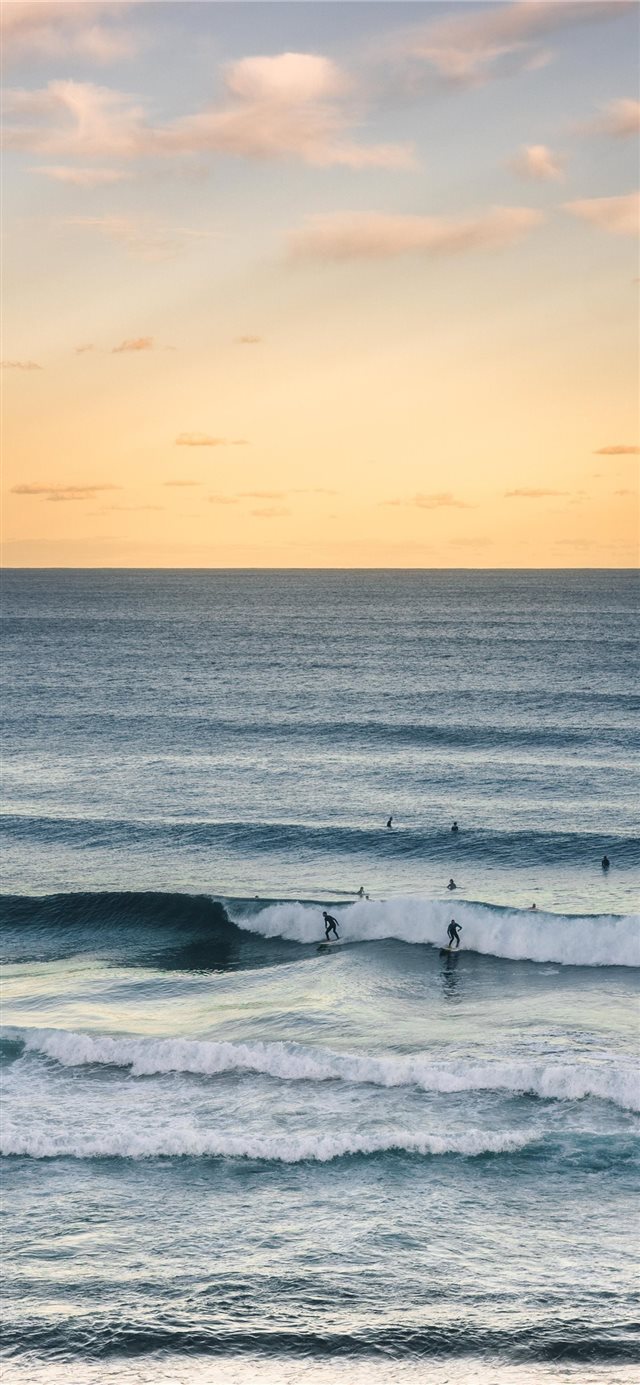 1125x2436 Surfing in Australia -  iPhone X Wallpaper