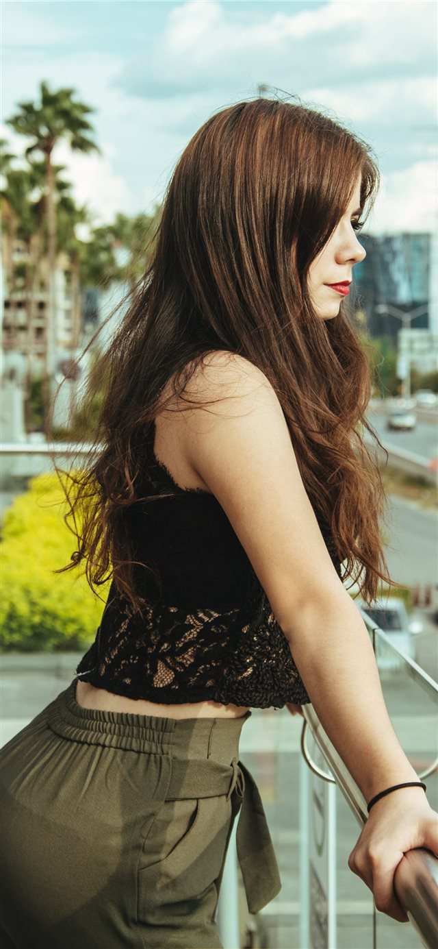 1125x2436 MARIA ORTEGON AT LATITUD -  iPhone X Wallpaper