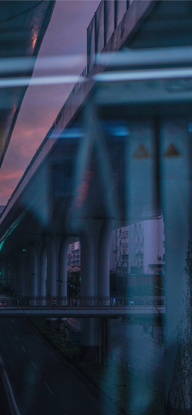 1125x2436 Searching for pieces  covering up the hole   - film iPhone X Wallpaper