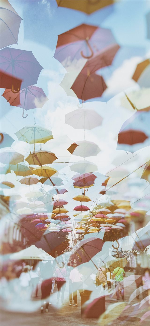 1125x2436 umbrella  rain  city  street - dessert iPhone X Wallpaper