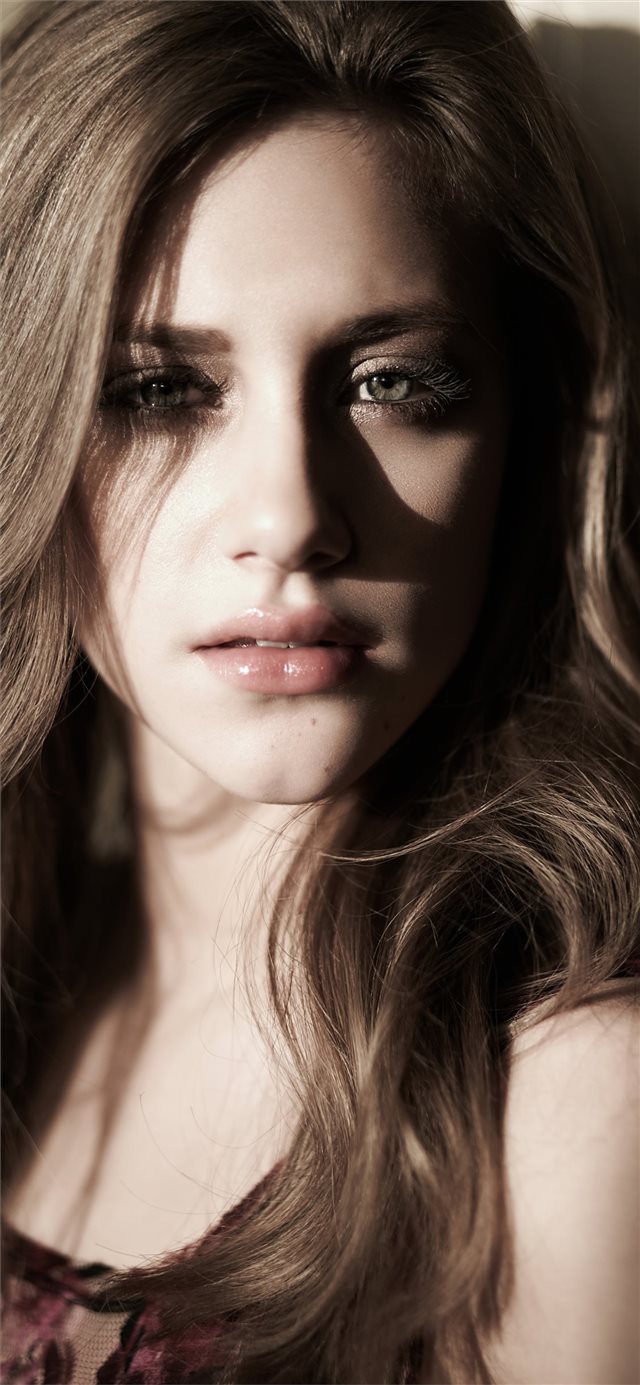 1125x2436 lili reinhart 2019 4k - girls iPhone X Wallpaper
