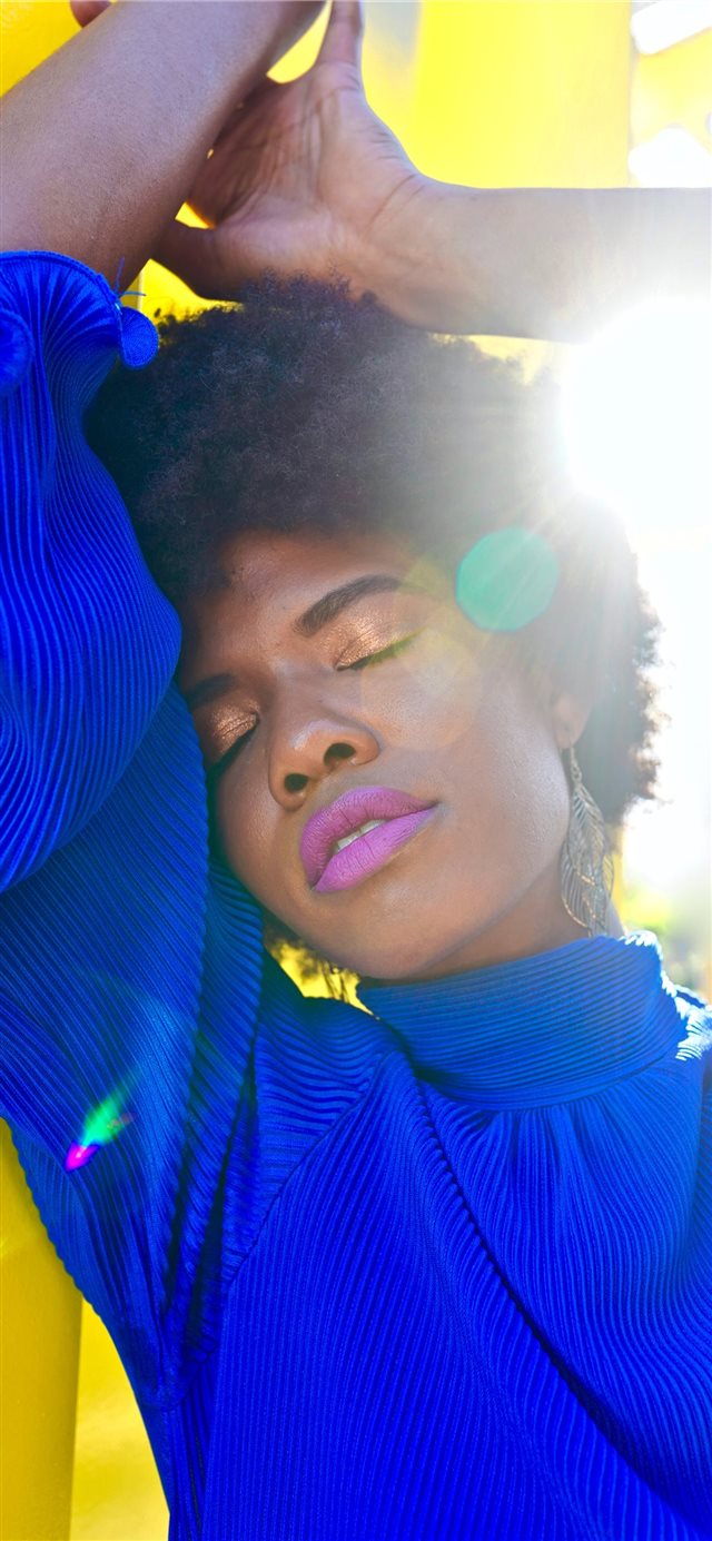 1125x2436 The contrast of the model's outfit and the yellow ... -  iPhone X Wallpaper