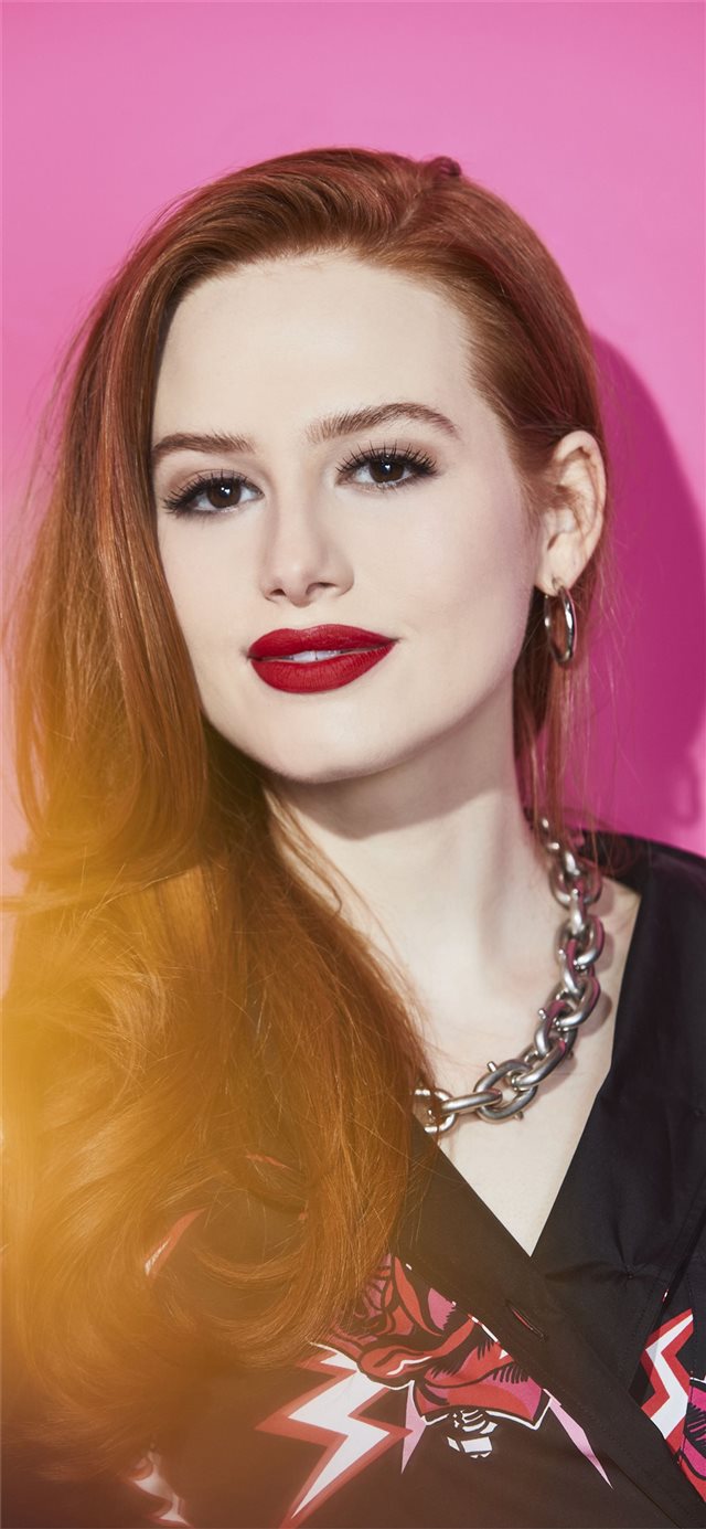 1125x2436 madelaine petsch comic con photoshoot - photoshoot iPhone X Wallpaper