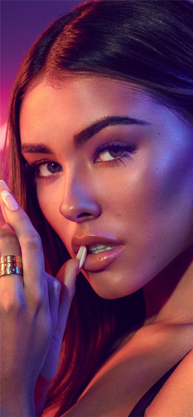 1125x2436 madison beer ck 2019 8k - 8k iPhone X Wallpaper