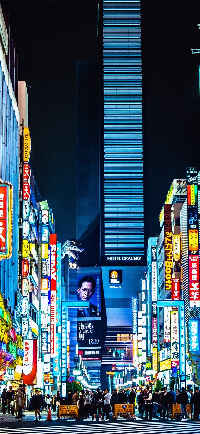 1125x2436 photo of people crossing road - tokyo iPhone X Wallpaper
