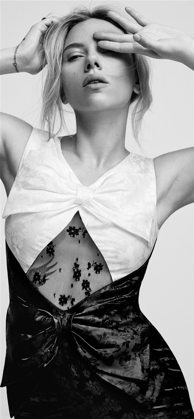 1125x2436 scarlett johansson elle magazine 2019 4k - monochrome iPhone X Wallpaper