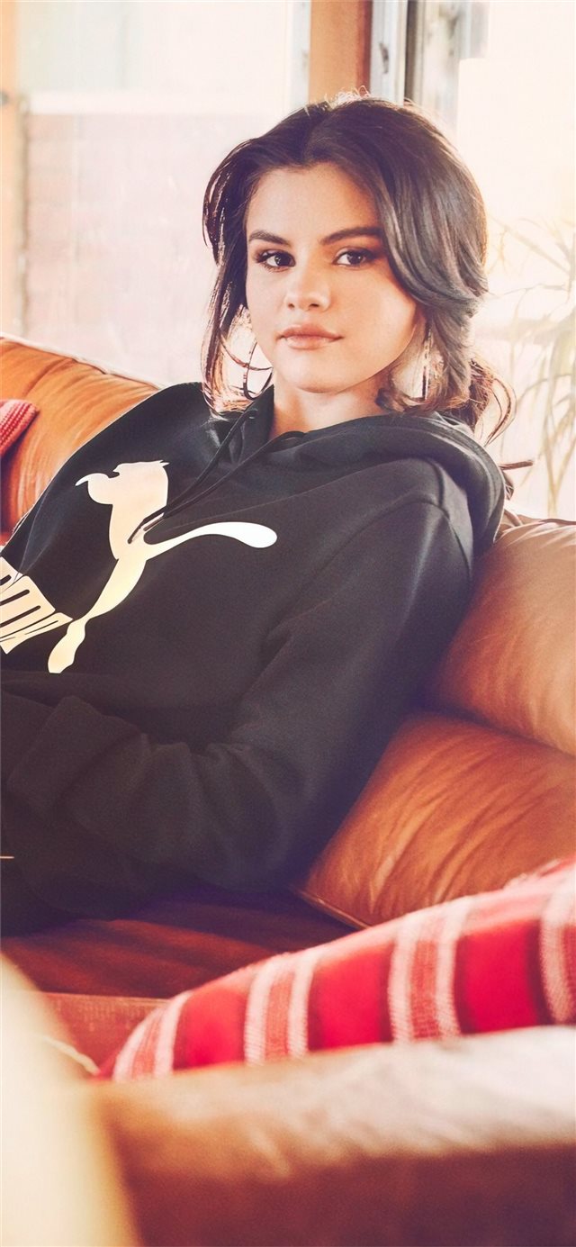 1125x2436 selena gomez puma cali chase 2019 - selena gomez iPhone X Wallpaper