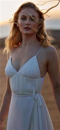 sophie turner lv 2019 wallpaper