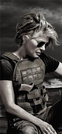 linda hamilton in terminator dark fate wallpaper