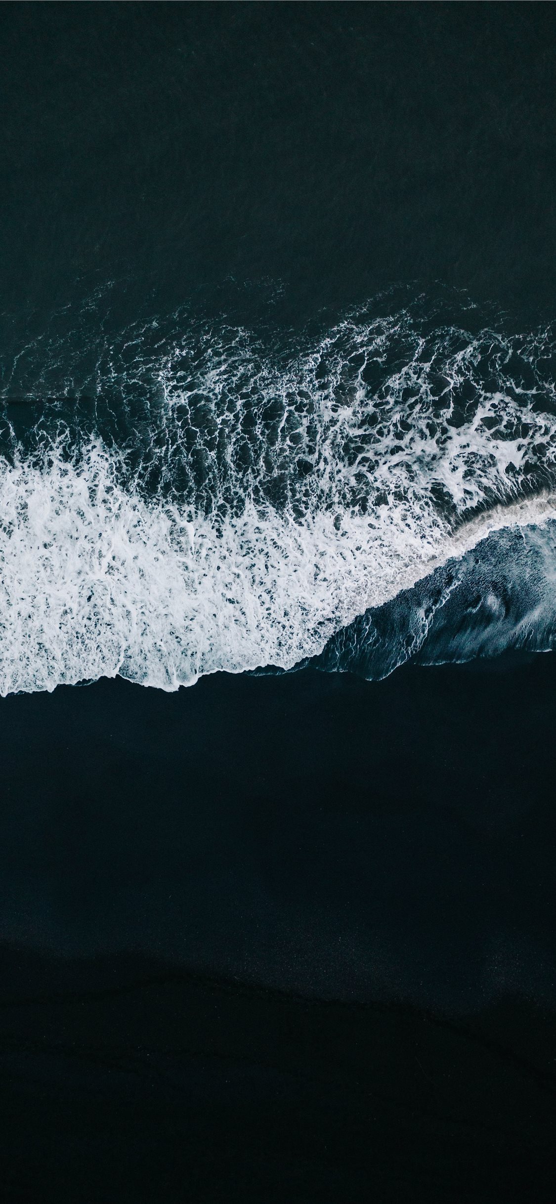 Tận hưởng khoảnh khắc thư giãn tuyệt vời cùng với hình nền iPhone X bãi biển. Cảm nhận sức mạnh của biển cả và giai điệu êm đềm của sóng vỗ, tạo ra một không gian đầy mê hoặc. Cùng tìm kiếm những hình nền đẹp nhất và thư giãn nhé!