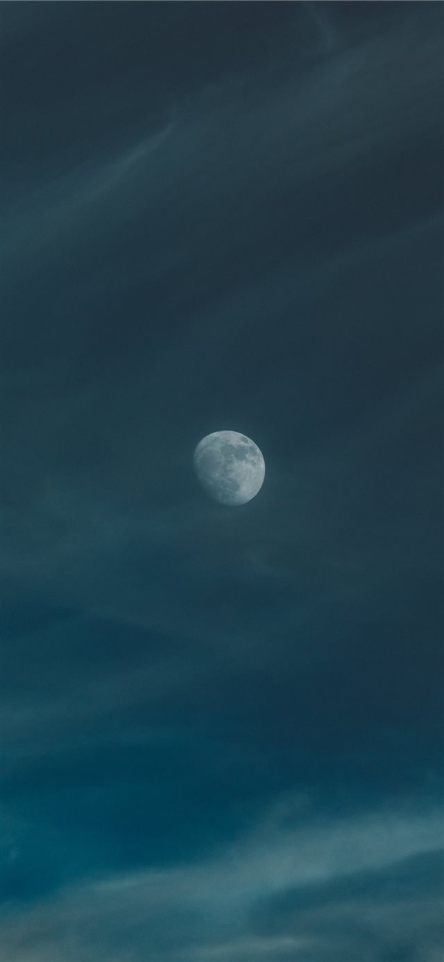 1125x2436 moon on gloomy sky - grey iPhone X Wallpaper