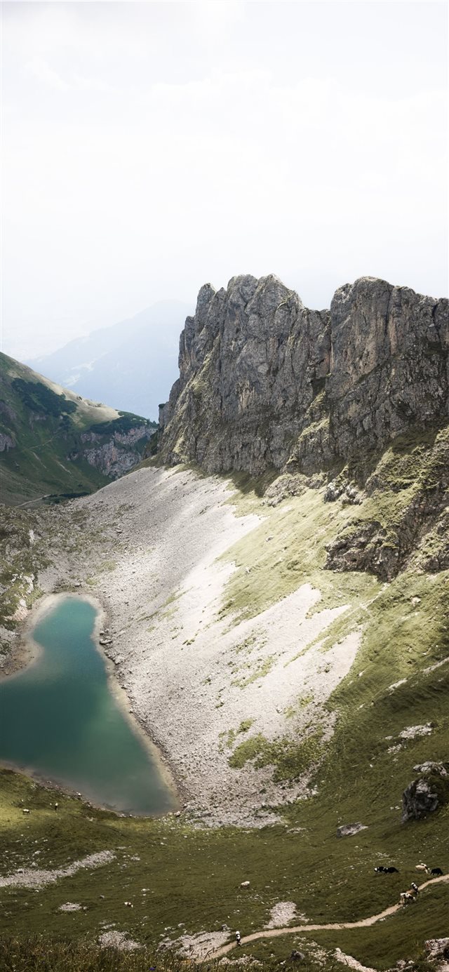 1125x2436 lake on foot of steep cliff - scenery iPhone X Wallpaper