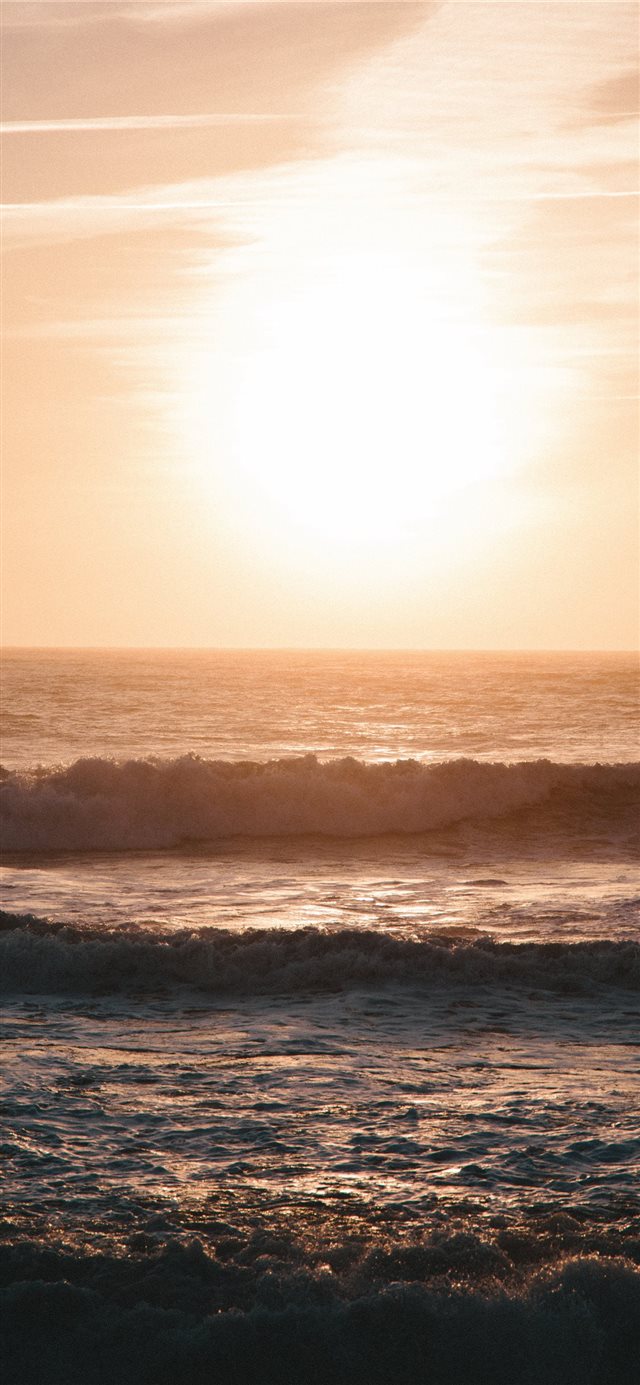 1125x2436 ocean waves during golden hour - water iPhone X Wallpaper