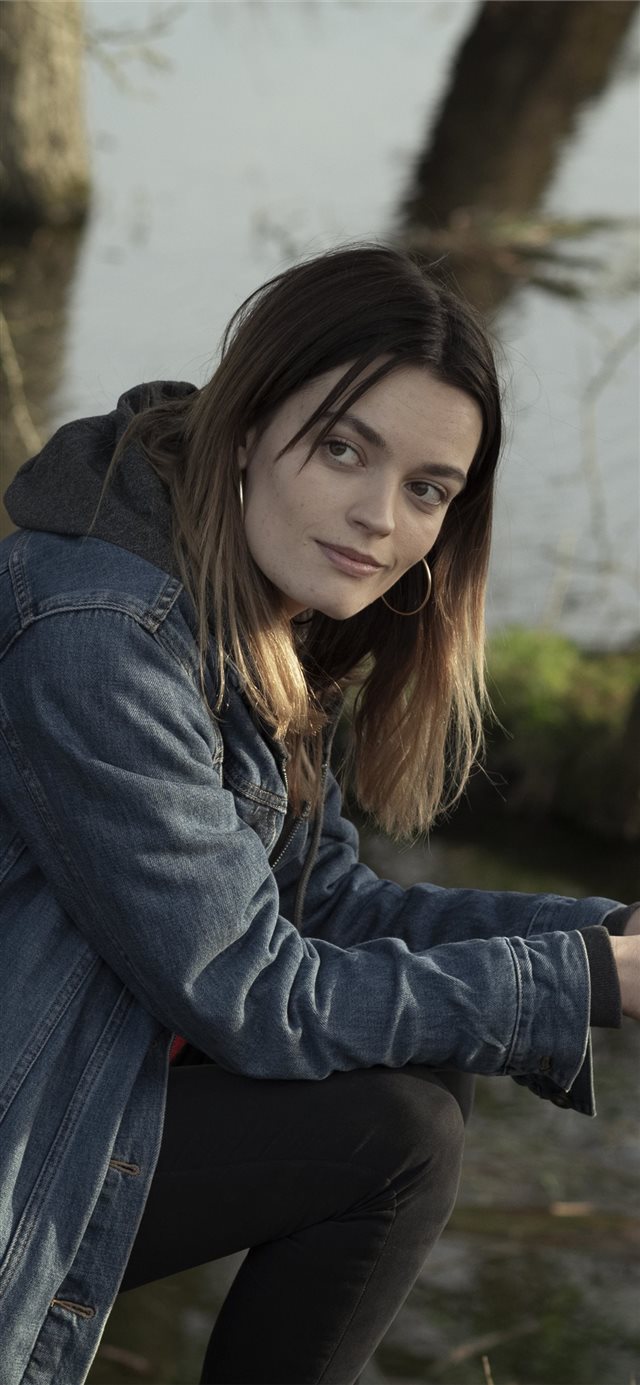 1125x2436 emma mackey 2020 -  iPhone X Wallpaper