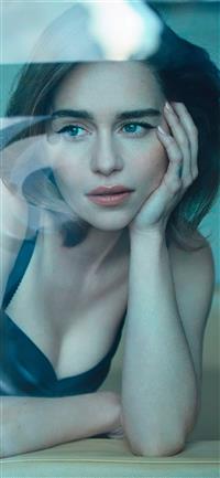 emilia clarke harpers bazaar russia wallpaper