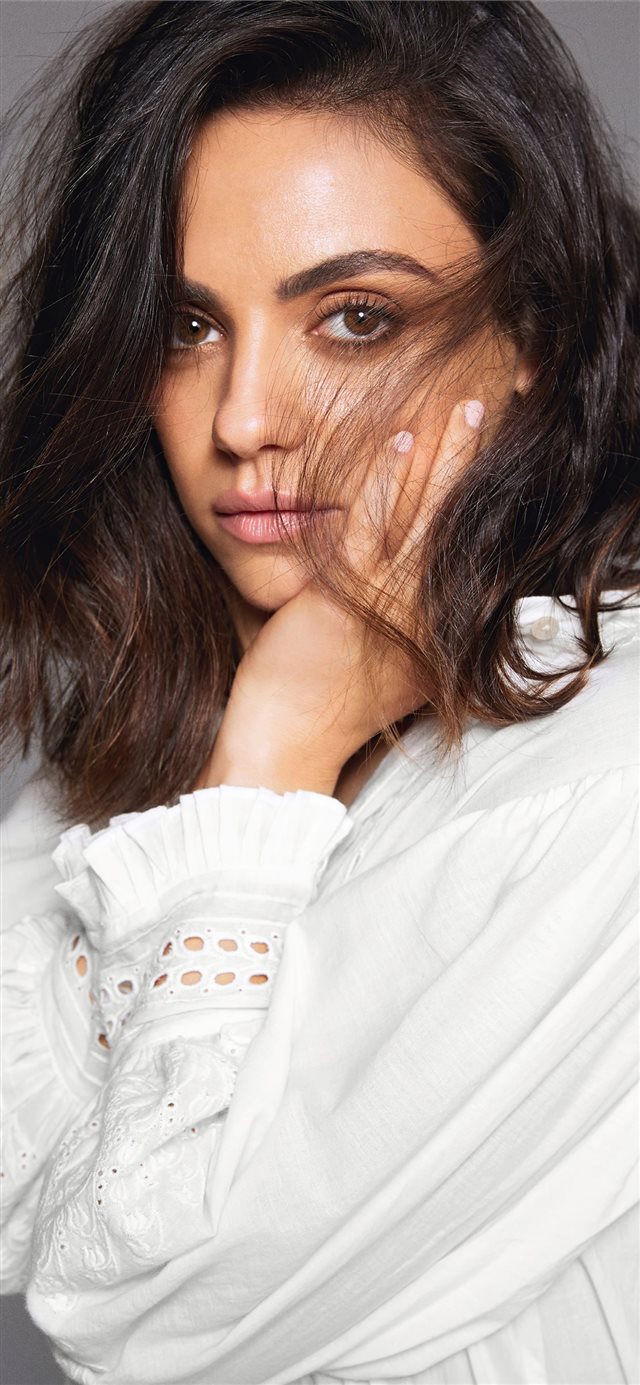 1125x2436 mila kunis 2020 4k - mila kunis iPhone X Wallpaper