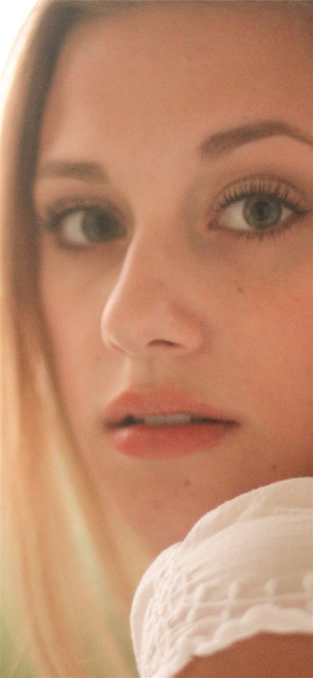 1125x2436 lili reinhart 2020 5k -  iPhone X Wallpaper