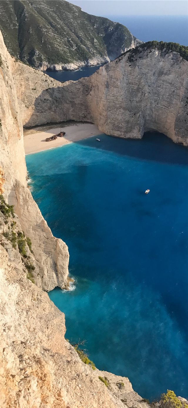 1125x2436 rock formation near body of water - water iPhone X Wallpaper