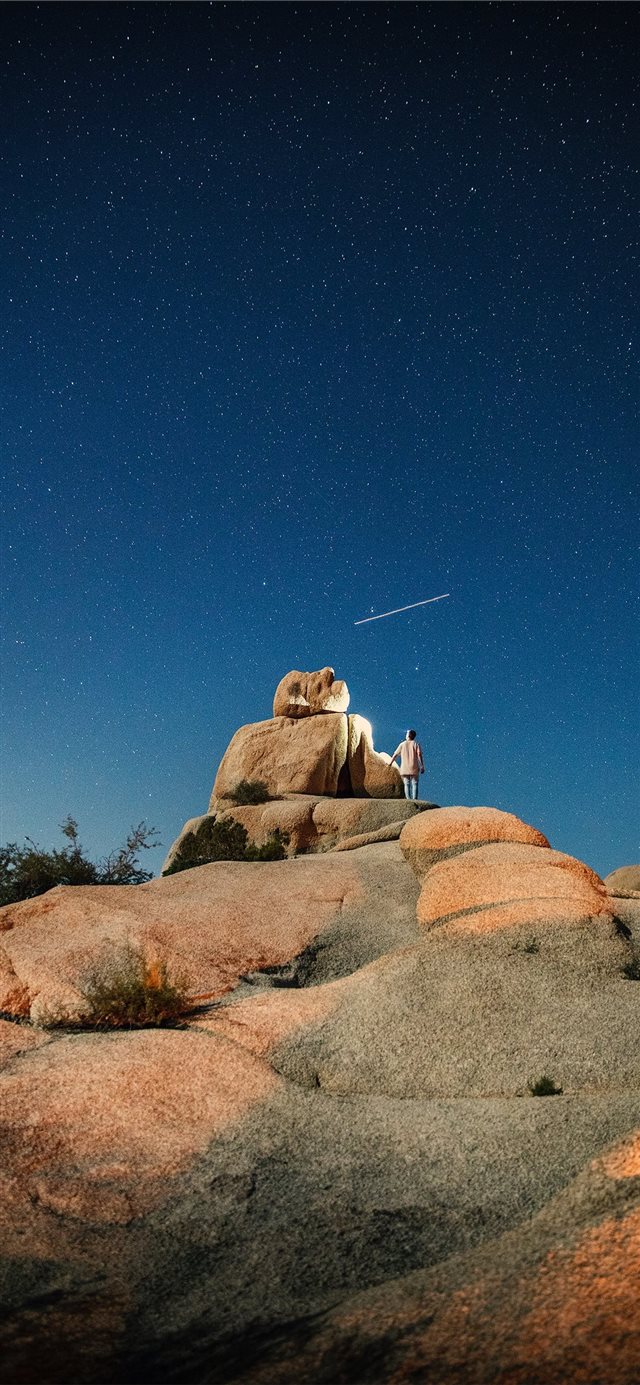 1125x2436 person standing on cliff at night - usa iPhone X Wallpaper