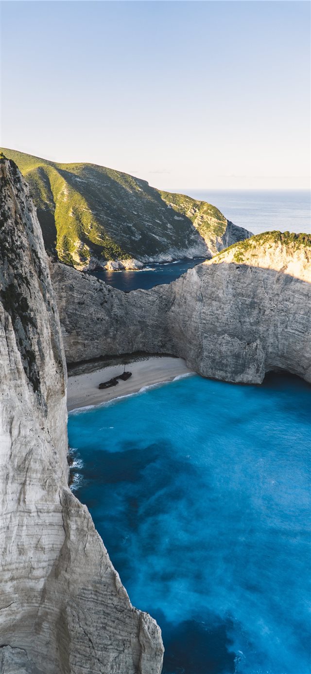 1125x2436 aerial view of island with beach - tree iPhone X Wallpaper