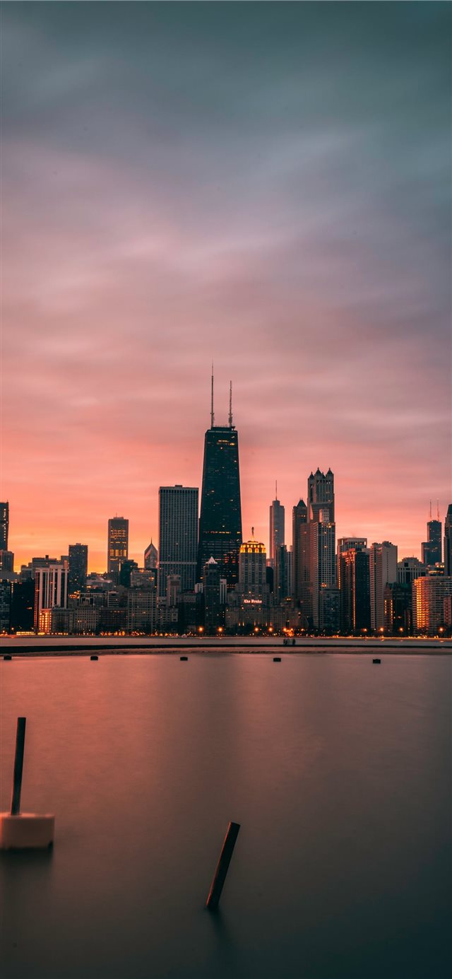 1125x2436 body of water under gray sky - chicago iPhone X Wallpaper