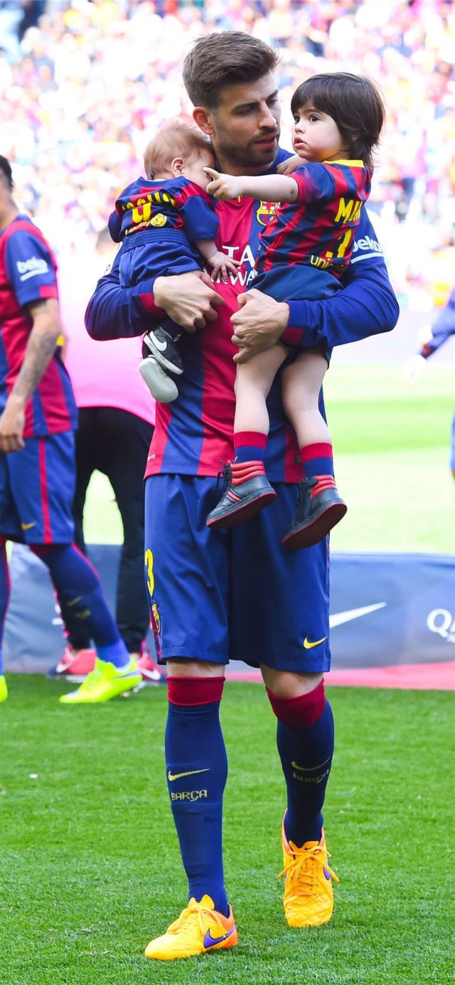 1125x2436 Pin on husband goals - gerard pique iPhone X Wallpaper
