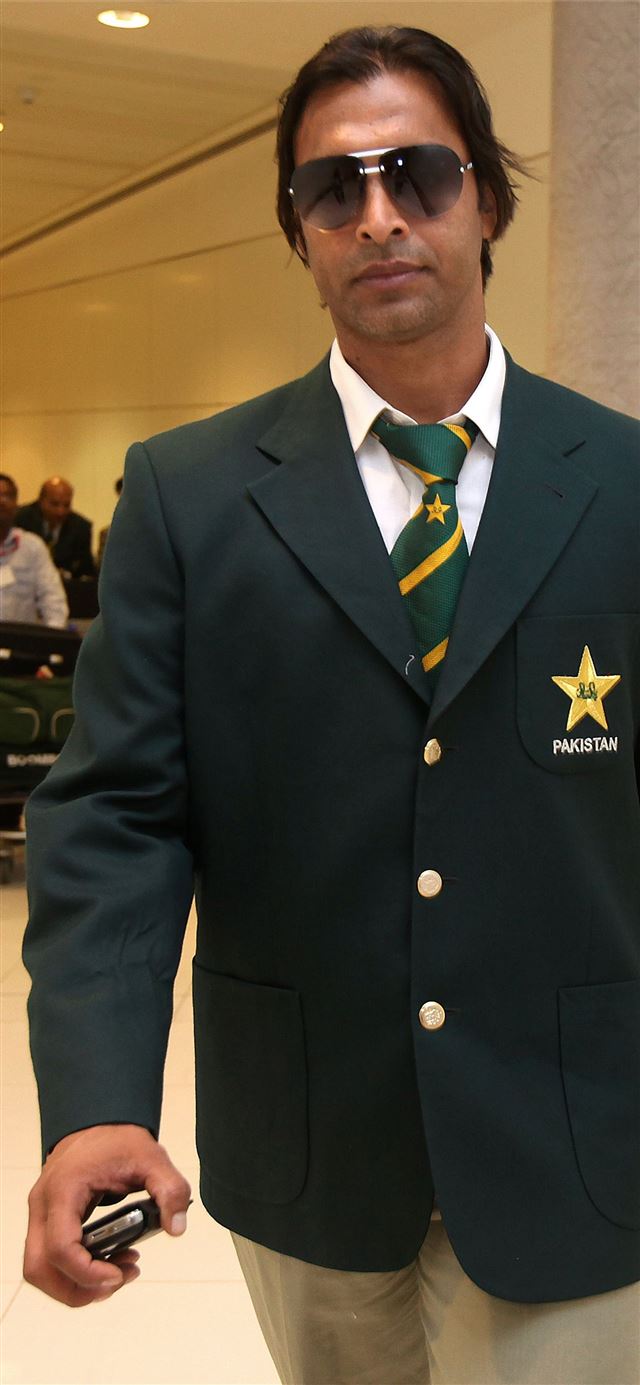 1125x2436 Shoaib Akhtar plans on owning PSL team - cricket celebrity iPhone X Wallpaper
