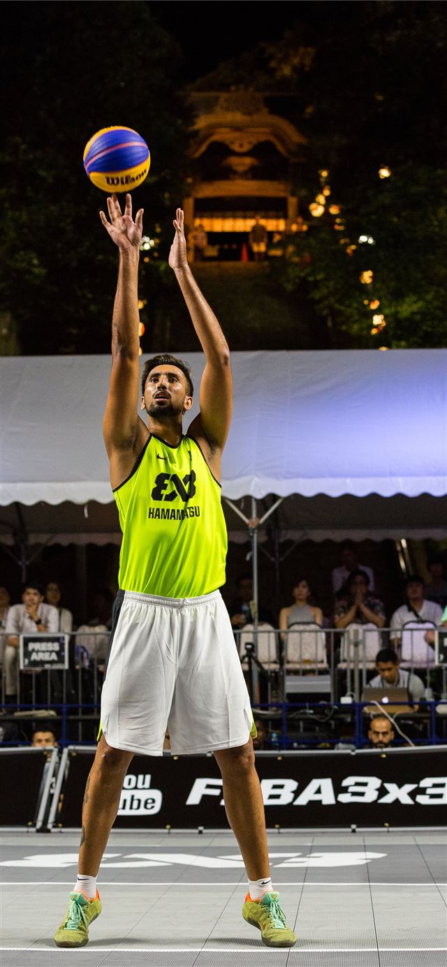 1125x2436 Singh headlines Utsunomiya Masters Day 1 top score... - basketball celebrity iPhone X Wallpaper