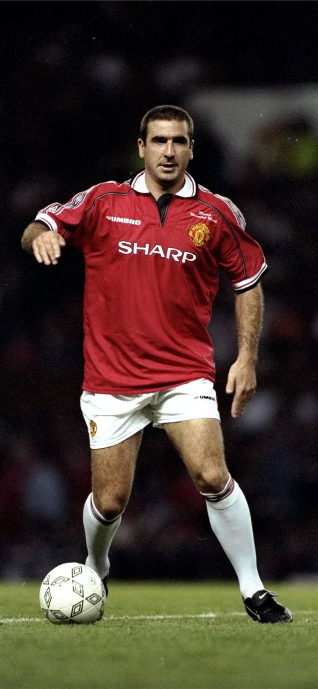 1125x2436 Best 55 Eric Cantona on Hip - soccer celebrity iPhone X Wallpaper