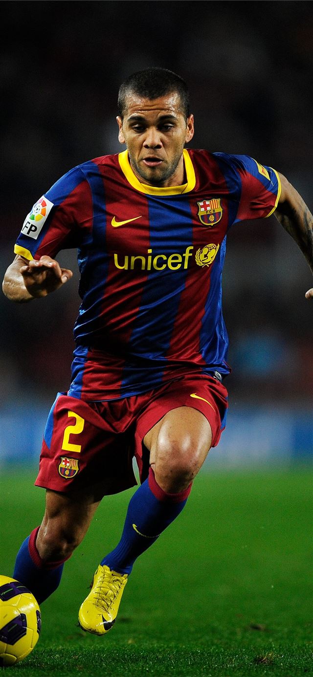 1125x2436 Dani Alves - soccer celebrity iPhone X Wallpaper