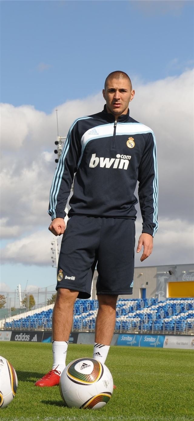 1125x2436 karim benzema real footballer Sony Xperia X XZ Z5 - soccer celebrity iPhone X Wallpaper
