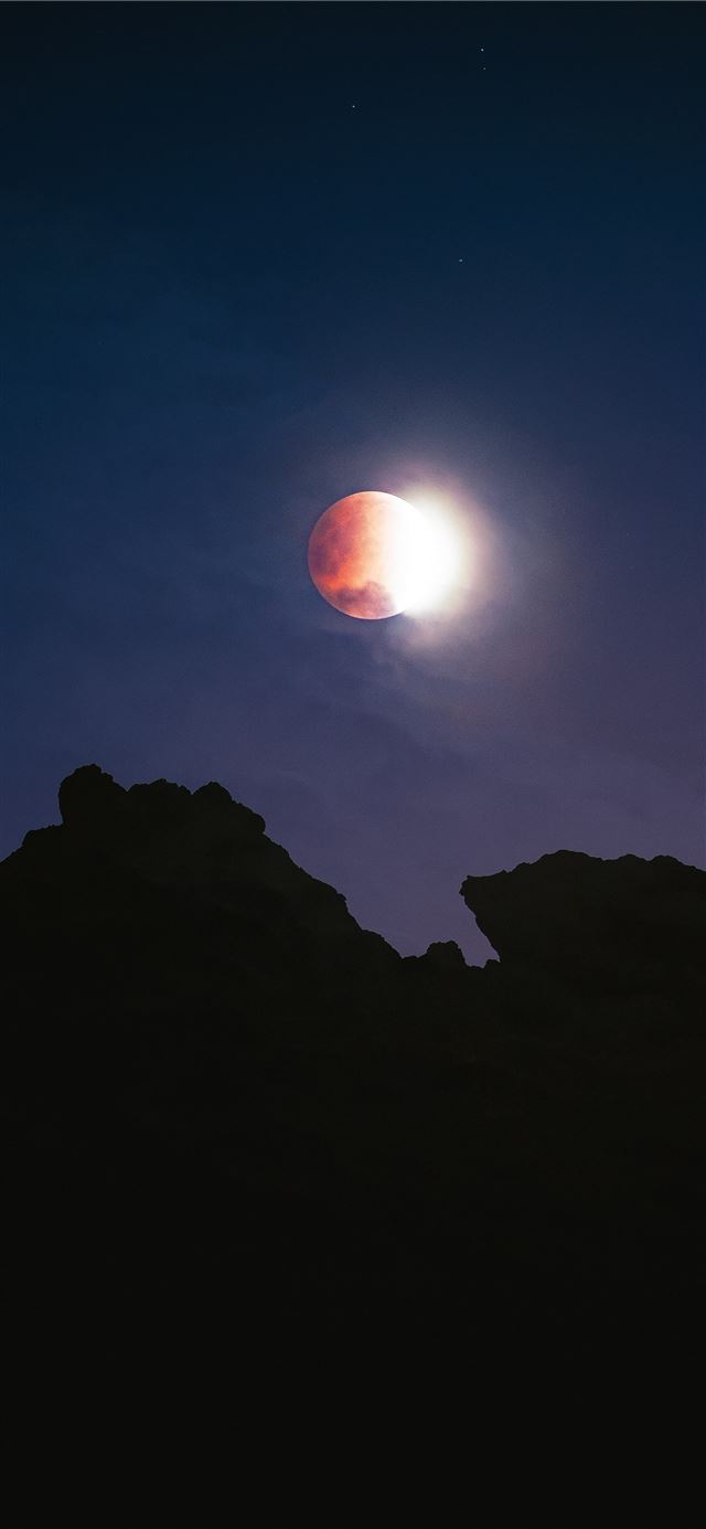 1125x2436 cliff on gray sky during nighttime - eclipse iPhone X Wallpaper