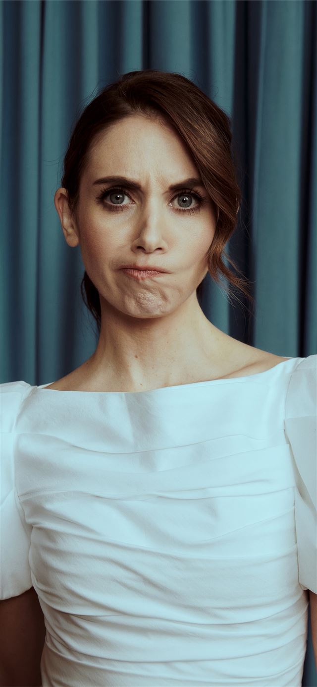 1125x2436 alison brie netflix sundance portraits 4k -  iPhone X Wallpaper