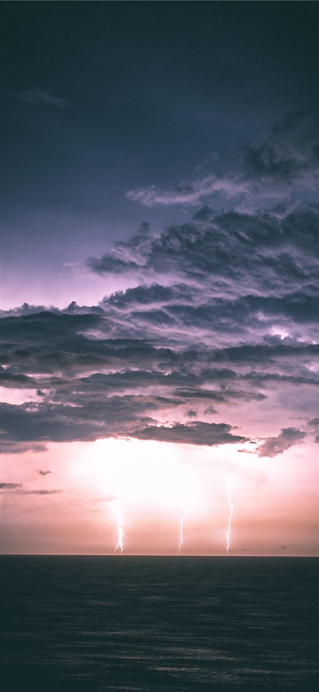 1125x2436 thunder on sea - grey iPhone X Wallpaper