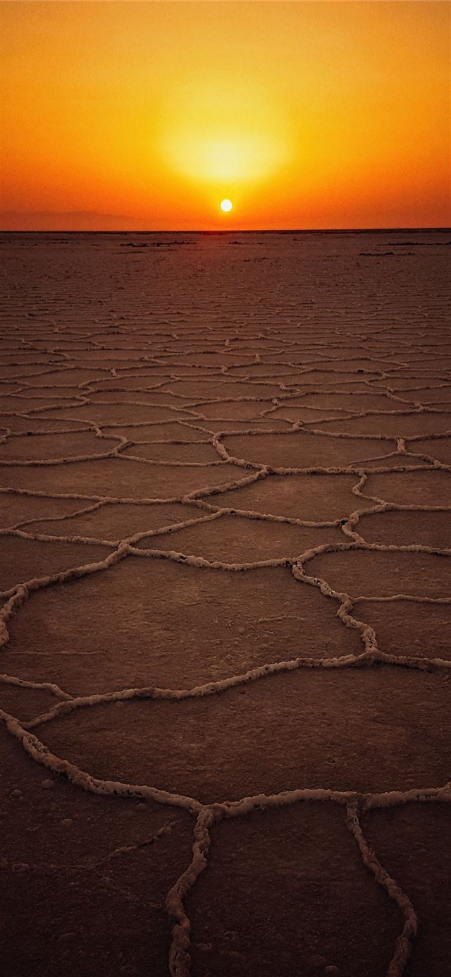1125x2436 dried land at golden hour - sun iPhone X Wallpaper